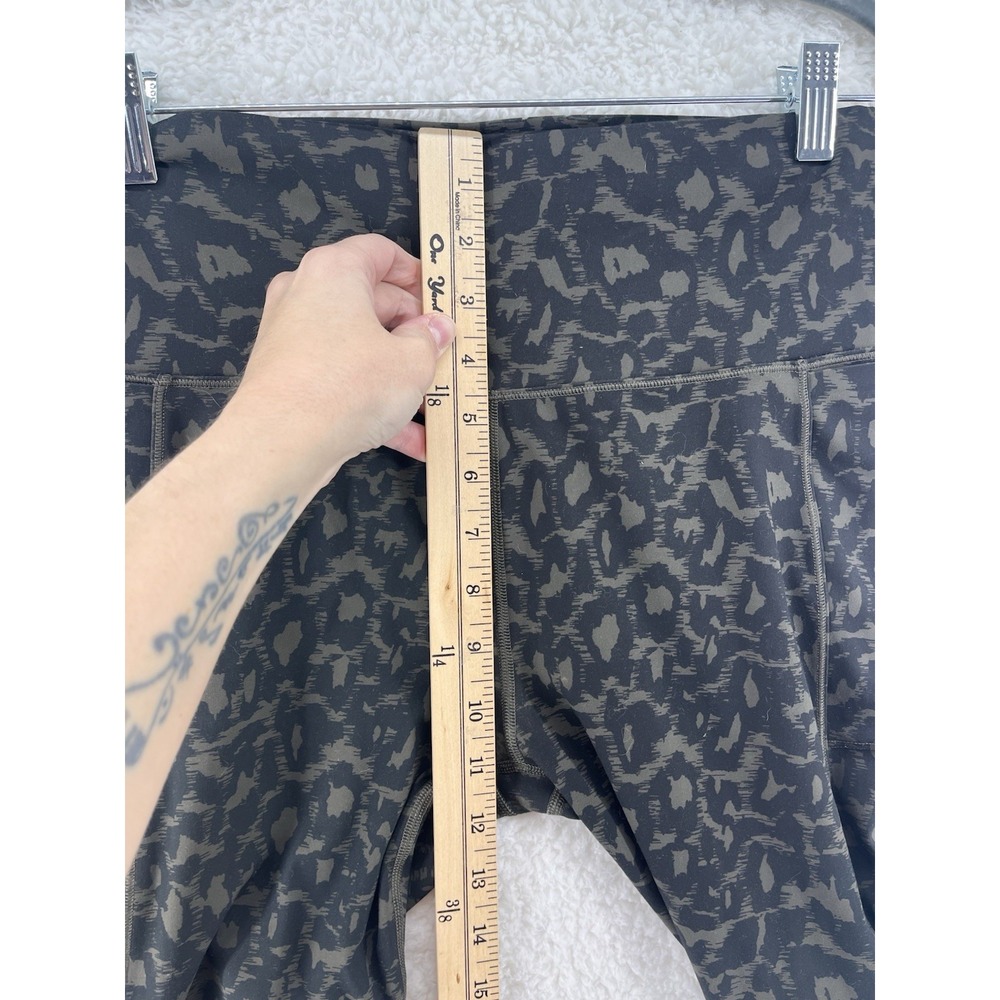 Vuori Studio Pocket Leggings Women's Size S Olive Black Leopard Print - Picture 4 of 7